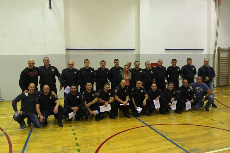 Slika /slike/Zatvorski sustav/Centar za izobrazbu/05 do 09 11 2018 - Izobrazba službenika pravosudne policije za asistente instruktora borilačkih vještina/IMG-ff93eff02e7e244d9dccbc122e974487-V.jpg